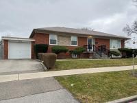 Lovely and well-maintained bungalow in Etobicoke